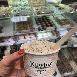 Kilwins Mud (vanilla base w/ a chocolate explosion & caramel) - AMAZING Kilwins Mud (vanilla base w/ a chocolate explosion & caramel) - AMAZING