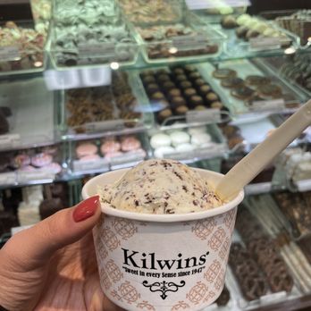 Kilwins Ice Cream - Chocolate - Fudge - Kilwins Mud (vanilla base w/ a chocolate explosion & caramel) - AMAZING - Candy Stores Near Me - Portsmouth, New Hampshire Kilwins Ice Cream - Chocolate - Fudge - Kilwins Mud (vanilla base w/ a chocolate explosion & caramel) - AMAZING - Candy Stores Near Me - Portsmouth, New Hampshire