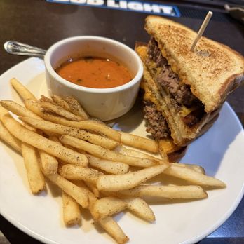 Applebee's Grill + Bar - Burger Panini, with a side of Samuel Adam's very own seasonal brew - American Near Me - Chester, Virginia