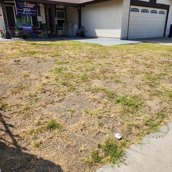 Evo Turf & Pavers - Before. Such an embarrassment. I'm sure my neighbors were not fans. - Landscaping Near Me - San Diego, California Evo Turf & Pavers - Before. Such an embarrassment. I'm sure my neighbors were not fans. - Landscaping Near Me - San Diego, California