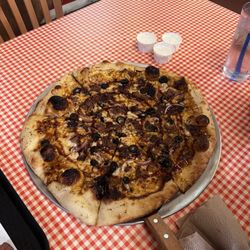 Avery's - Famous Brisket bbq pizza