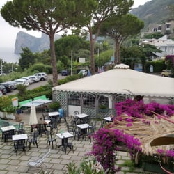 Camping Villagio Nettuno - Il gazebo e lo spazio esterno