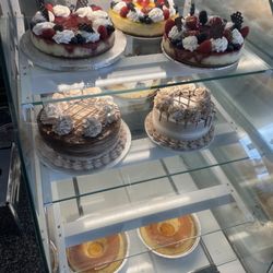 Aveiro Bakery - Cake display