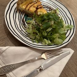 Galerie Café Stine - Quiche Lorraine, Salat, Vinaigrette