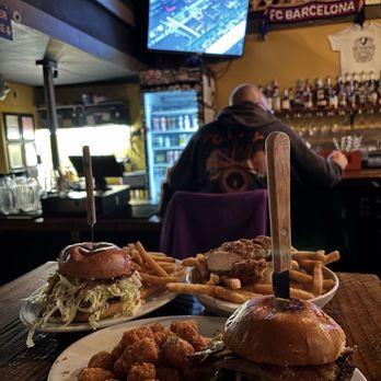 Richmond Republic Draught House - House Burger, Garlic Bacon Burger, Poutine - Burgers Near Me - San Francisco, California