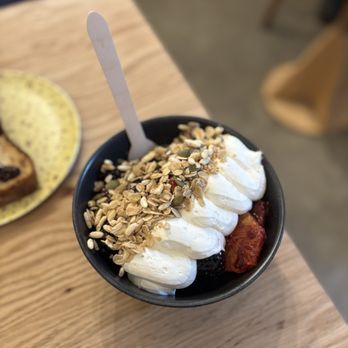 Good Neighbor - Harvest fruit bowl - Coffee & Tea Near Me - Baltimore, Maryland