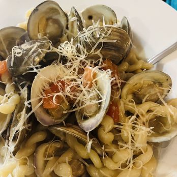 Rosetta's Italian Restaurant - a plate of pasta with clams and clams - Italian Near Me - Canton, Massachusetts