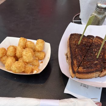 Big Earl's Greasy Eats - Tater tots and patty melt - American Near Me - Cave Creek, Arizona Big Earl's Greasy Eats - Tater tots and patty melt - American Near Me - Cave Creek, Arizona