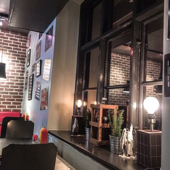 Burger Love - Inside decor with a stylish, yet American flavor. - Burgers Near Me - Örebro, T Burger Love - Inside decor with a stylish, yet American flavor. - Burgers Near Me - Örebro, T
