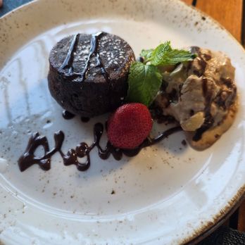 Hualani's - Warm chocolate cake - Hawaiian Near Me - Lihue, Hawaii Hualani's - Warm chocolate cake - Hawaiian Near Me - Lihue, Hawaii