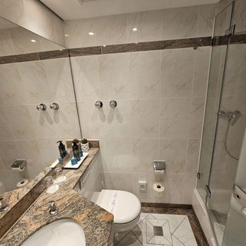 King's Hotel First Class - Rm 201's bathroom - Hotels Near Me - Munich, BY King's Hotel First Class - Rm 201's bathroom - Hotels Near Me - Munich, BY