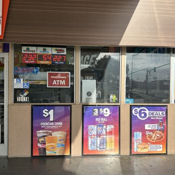 Arco - I don't see anything like a sign saying "restroom not available". - Gas Stations Near Me - Lawndale, California