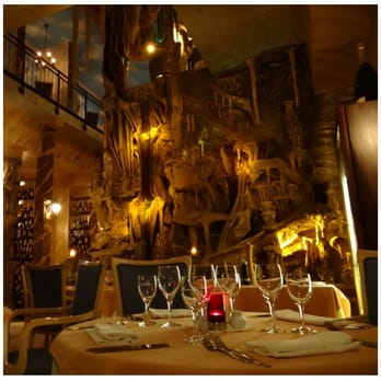 La Grotta - Romantik pur im Ristorante am Wasserfall - Italian Near Me - Leipzig, SN