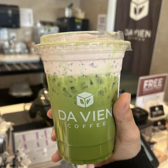 Da Vien Coffee - Strawberry cream oatmilk matcha - Coffee & Tea Near Me - Milpitas, California
