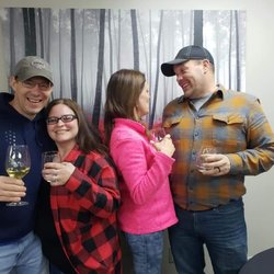 Tennerra Winery - Amazing evening with amazing friends. Joe and Nancy are wonderful hosts who truly go out of their way to make sure you are happy.