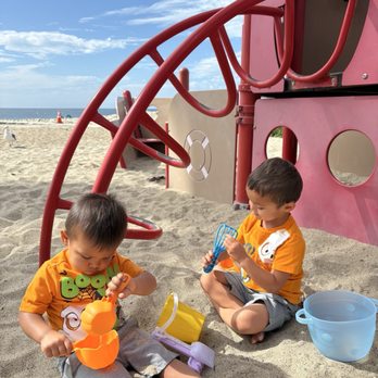 Lost Pier Cafe - Park in walking distance of lost pier- perfect mommy & kids day - Cafes Near Me - Laguna Beach, California Lost Pier Cafe - Park in walking distance of lost pier- perfect mommy & kids day - Cafes Near Me - Laguna Beach, California