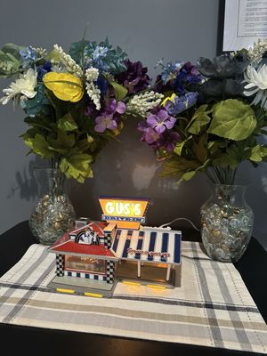 Gus's World Famous Fried Chicken by null