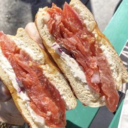 New York New York - Lox Classic - cream cheese, tomato, red onions