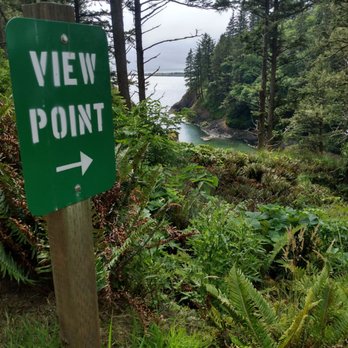 Cape Disappointment Lighthouse - Dead Man's Cove (view from the trail to the lighthouse). - Landmarks & Historical Buildings Near Me