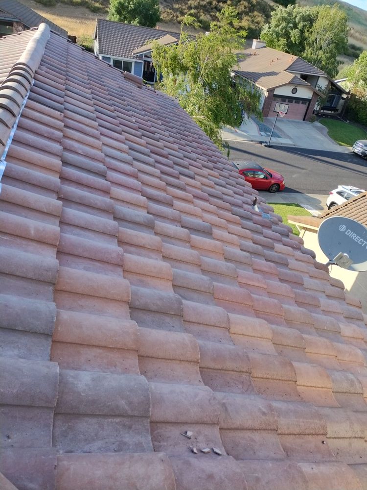 Slide of RR Alvarez Roofing