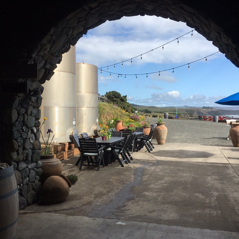 Pacific Star Winery - Pátio outside of the tasting room - Wineries Near Me - Fort Bragg, California Pacific Star Winery - Pátio outside of the tasting room - Wineries Near Me - Fort Bragg, California