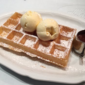 Café au Lait - Vanilla Ice Cream Waffle - Belgian Near Me - Bruges, VWV
