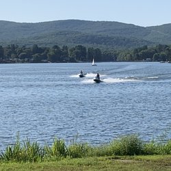 Lakeside Bar & Grill - Great view of the lake