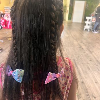 Raffi’s Cuts For Kids - Nice and glittery with pretty bows - Kids Hair Salons Near Me - Long Beach, California Raffi’s Cuts For Kids - Nice and glittery with pretty bows - Kids Hair Salons Near Me - Long Beach, California