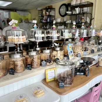 Key West Cakes - a variety of cakes displayed on a counter - Bakeries Near Me - Key West, Florida Key West Cakes - a variety of cakes displayed on a counter - Bakeries Near Me - Key West, Florida