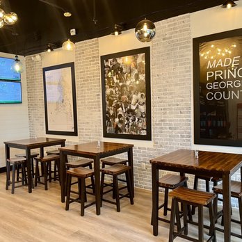 Spizzy - tables and chairs in a restaurant - Juice Bars & Smoothies Near Me - Brandywine, Maryland