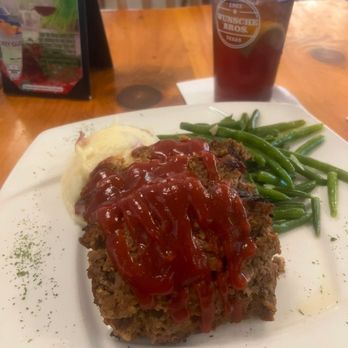 Puffabelly's Old Depot Restaurant - Meatloaf green beans, mashed potatoes with a sweet tea - American Near Me - Spring, Texas