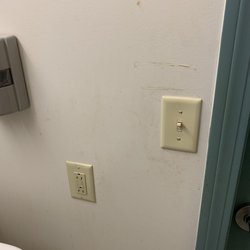 Affordable Dentures Boardman - Dirty bathroom