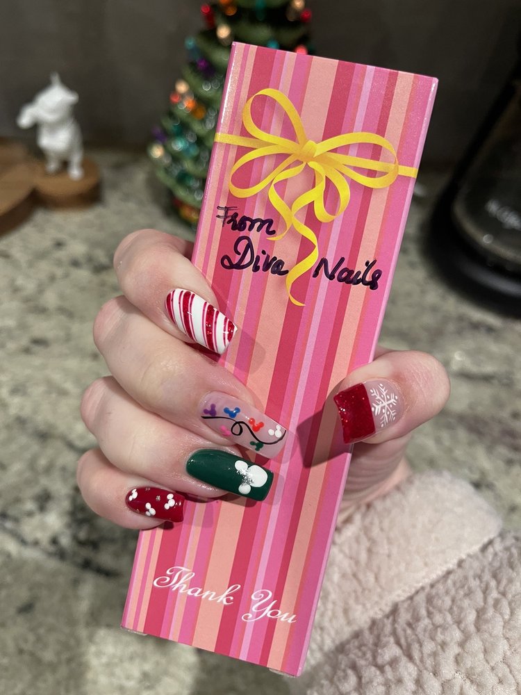 Diva Nails & Spa Logo