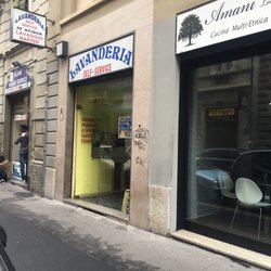 Lavanderia Self Service - Friendly staff ! Nice service 3.50 wash up to 7 kg 3.50 dry. And 0.80 for detergent   Recommend!!!