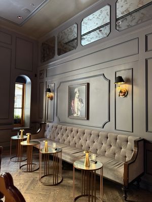 The Carousel Bar & Lounge by null