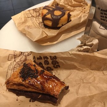 365 Princesa - Triangle of chocolate and a donut (called "zero" in Spanish) - Cafeteria Near Me - Barcelona, B