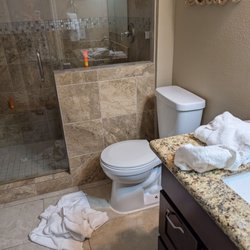 The Dawn - Dirty bathroom