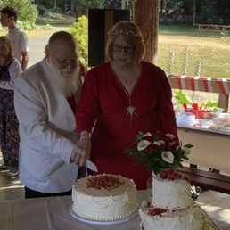 Mr & Mrs Strong cutting the beautiful 2nd creation. Thank you Edmonds Bakery.