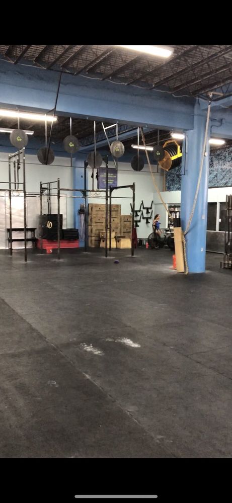 Aggressive CrossFit Image