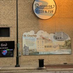 Riverside Pizza & Pub - Outside corner of building