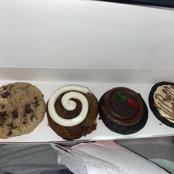 Crumbl - Brickyard - Bakeries Near Me - Chicago, Illinois