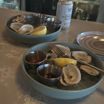 Dodo Bird Kitchen and Cocktails - Tiny oysters - Cocktail Bars Near Me - Scottsdale, Arizona