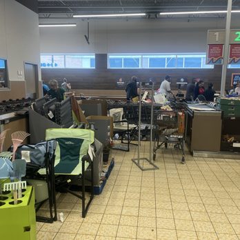 ALDI - A row of carts and garbage to block in shoplifters. - Grocery Near Me - Chicago, Illinois