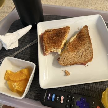 Dollhouse Recovery - Chicken sandwich, orange and pineapple juice - Health & Medical Near Me - Tijuana, BCN Dollhouse Recovery - Chicken sandwich, orange and pineapple juice - Health & Medical Near Me - Tijuana, BCN