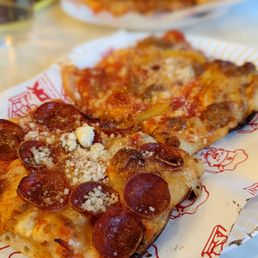 Pepperoni in front, background is sausage and peppers. Both were good, pepperoni was fantastic! Pepperoni in front, background is sausage and peppers. Both were good, pepperoni was fantastic!