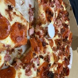 Pompei's Restaurant & Pizza - Pan pizza w/toppings was actually alright! Crust was crunchy and the toppings I requested were put on!