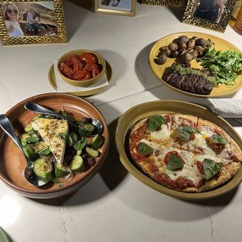 théa - Greek salad with tomato's on the side, margherita flatbread and grilled skirt steak - Mediterranean Near Me - Phoenix, Arizona théa - Greek salad with tomato's on the side, margherita flatbread and grilled skirt steak - Mediterranean Near Me - Phoenix, Arizona