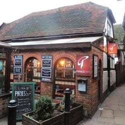 Piries Bar - The best 'Little' bar in town