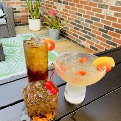 Sunnyvale Bar and Grill - Peach Crown Drinks!