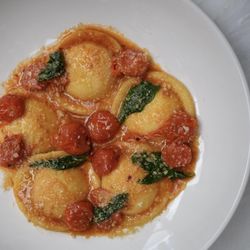 La Pecora Bianca Midtown Italian Restaurant - open Lunch, Weekend Brunch, Dinner with Fresh Pasta, Pizza. Great for Groups & Private Events